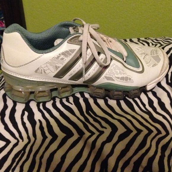 Adidas running shoes - Picture 2 of 4