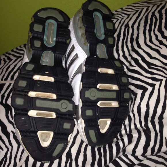 Adidas running shoes - Picture 3 of 4