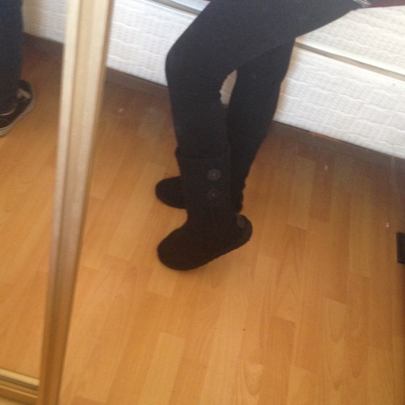 Black cardy uggs