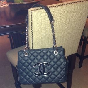 Beautiful never used CHANEL inspired handbag 👜