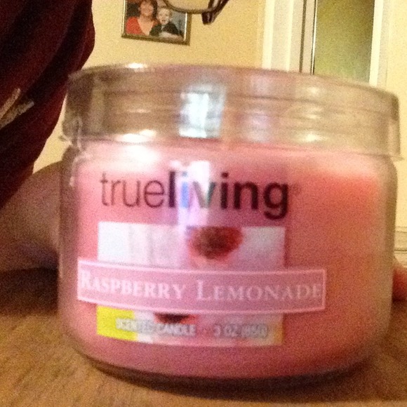 Raspberry lemonade scented candle - Picture 2 of 2