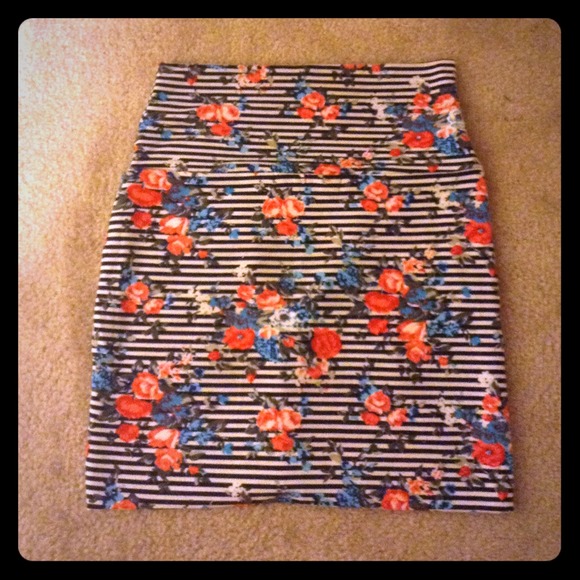 Forever 21 Dresses & Skirts - **SOLD** Floral Bodycon skirt