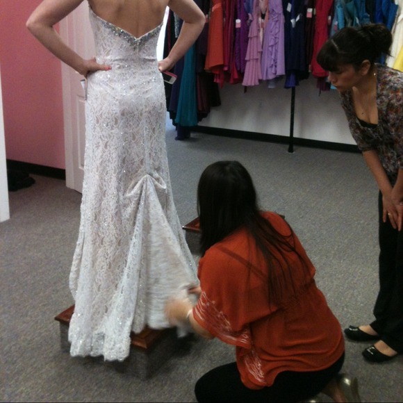 Prom dress, in new condition! - Picture 2 of 2