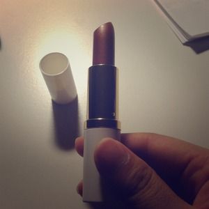 Estée Lauder long lasting lipstick rouge
