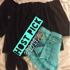 💀Off the Shoulder Top in Black💀