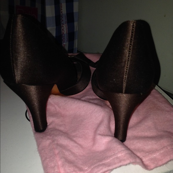 🆕 Nina Satin Heel with Rhinestone Detail - Picture 3 of 3