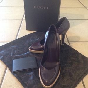 Authentic gucci leather pumps