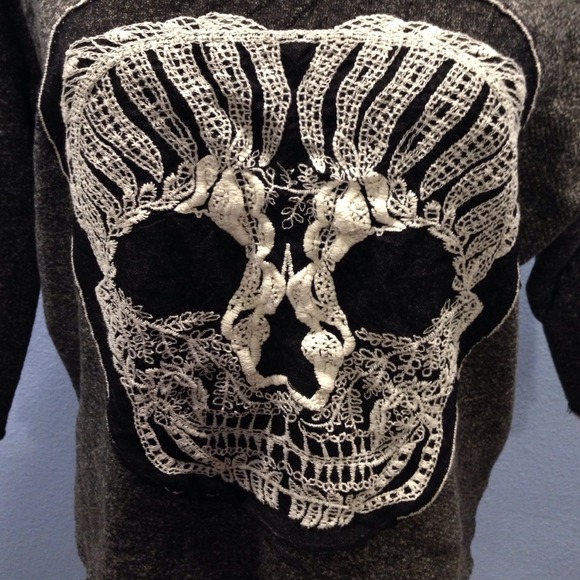 LOVE CULTURE gray lace skull cut out back long slv - Picture 3 of 3