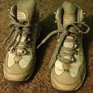 Womens hiking boots. Waterproof. Winter grip.