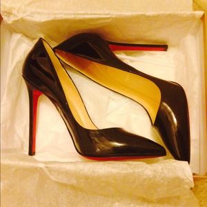 Pigelle 😍 louboutins 37.5 will fit 7.5 perfect!