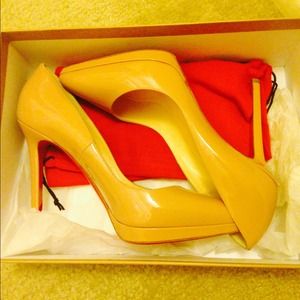 Plato slightly worn louboutins