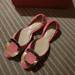 🌸SHARE🌸 HOT PINK ROGER VIVIER CHIPS