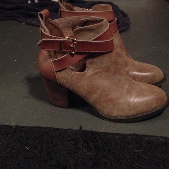 Light brown booties size 8