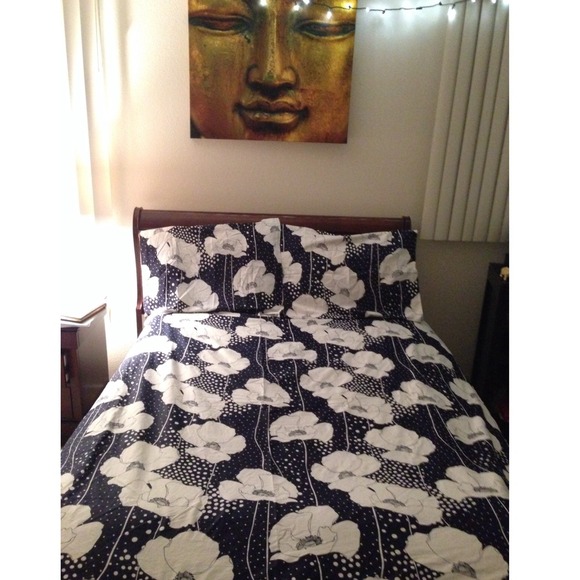 Full/Queen bed duvet cover and 2 standard shams