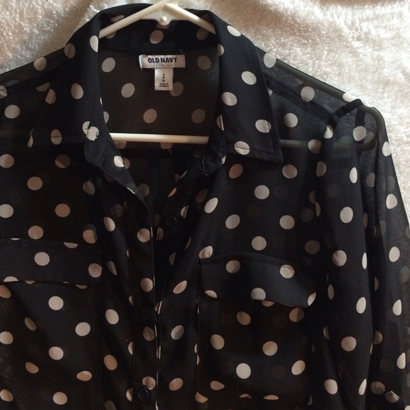 🚨SOLD IN BUNDLE🚨Polka dots button down shirt 👚 - Picture 3 of 4