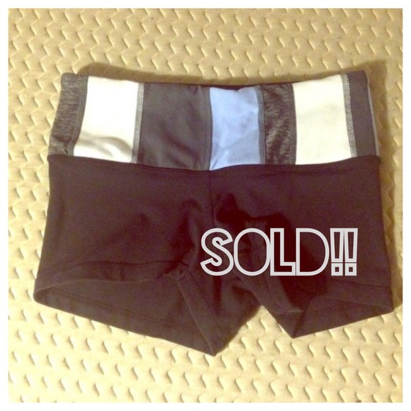 SOLD Lululemon Boogie Shorts Like New SOLD - Picture 1 of 2