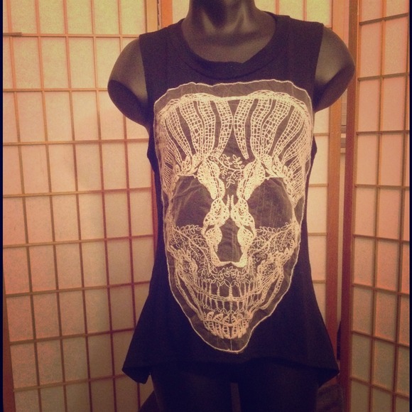 Black tank top with lace an mesh skull