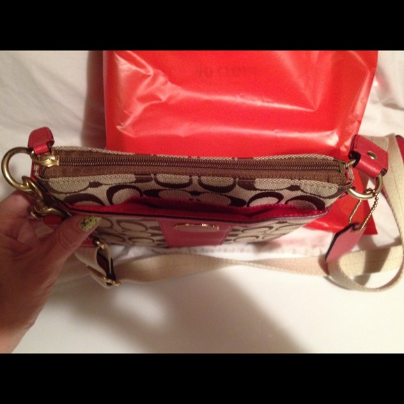 Coach - Picture 4 of 4