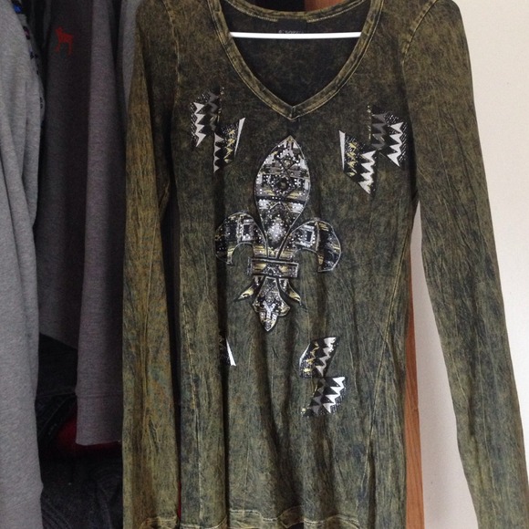 Daytrip long sleeve vneck