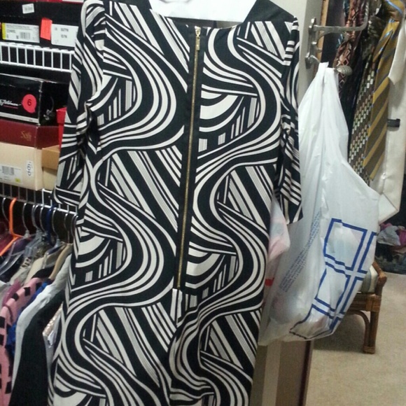 Dress - Picture 2 of 2
