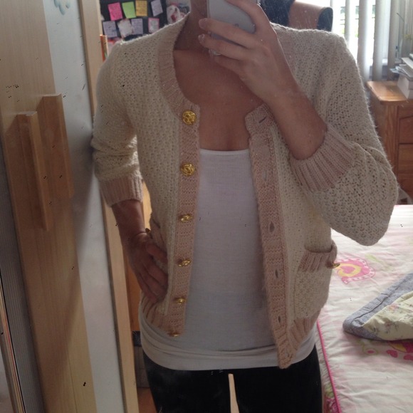 Gold Buttoned Sweater - Picture 4 of 4