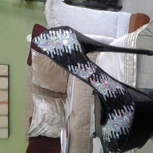 high fancy platform stilettos... brand new..