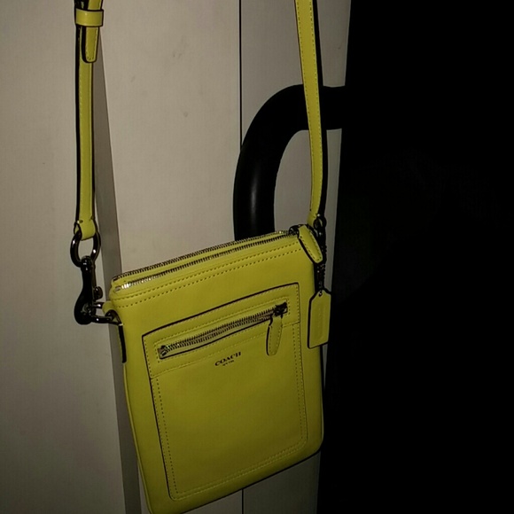 Nwt Coach crossbody Purse leather