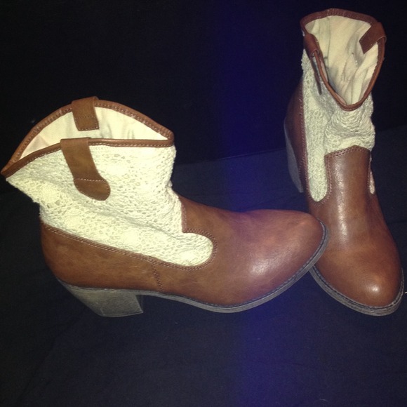 Lacy Cowgirl Boots! Brand New