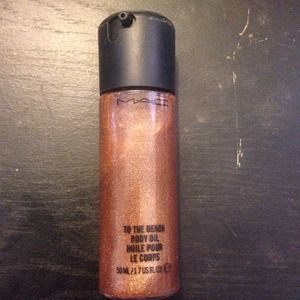 Mac "to the beach body oil"