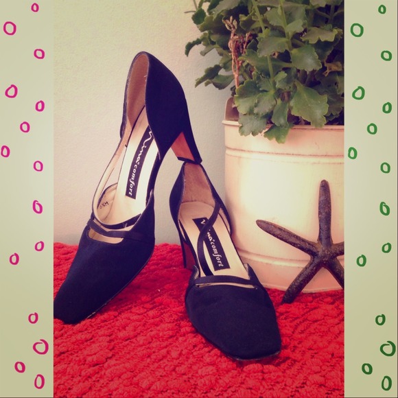 Navy Nina shoes of New York