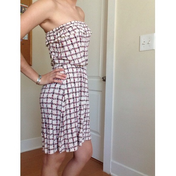 Urban Outfitters Dresses & Skirts - ⛔️ SOLD ⛔️ Kimchi Blue Strapless Floral dress