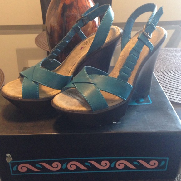 Cute little sandals! - Picture 2 of 4