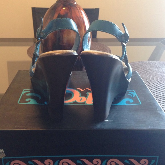 Cute little sandals! - Picture 3 of 4