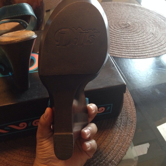 Cute little sandals! - Picture 4 of 4