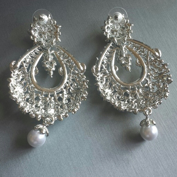 SOLD _ Classy chandelier earrings w/ rhinestones - Picture 4 of 4