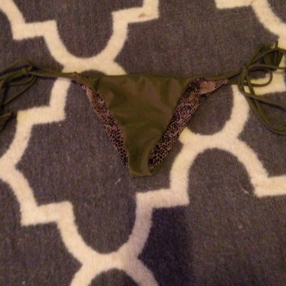⚡️SOLD⚡️Acacia lipari bottoms 70pp