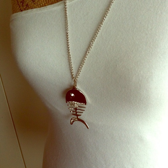 Jewelry - ✨LONG FISH PENDANT NECKLACE✨