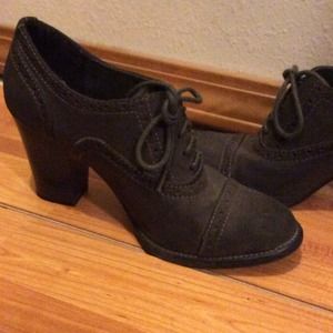 REDUCED Oxford heels!