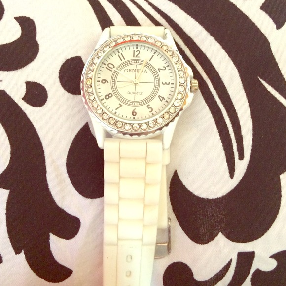 White Geneva diamond watch!✨🌟💫