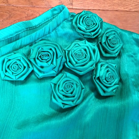 bebe green flower embellished top - Picture 3 of 4