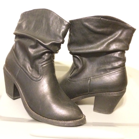 Black scrunched booties Sz 9
