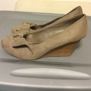 Dark taupe faux suede wedge Sz 9