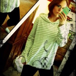 Comfy Whit and Grey Striped Hoodie