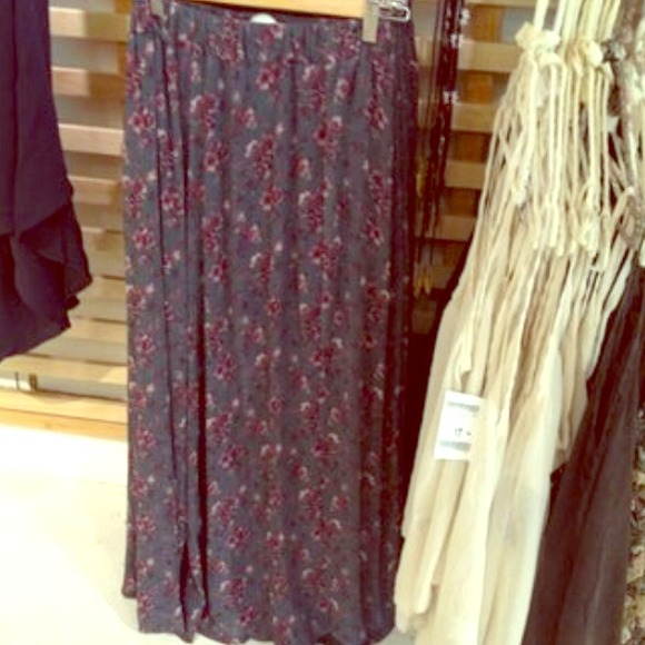 💥SOLD💥Brandy Melville Maxi Skirt!