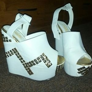 Charlotte Russe Gaga wedges size 6 white/gold