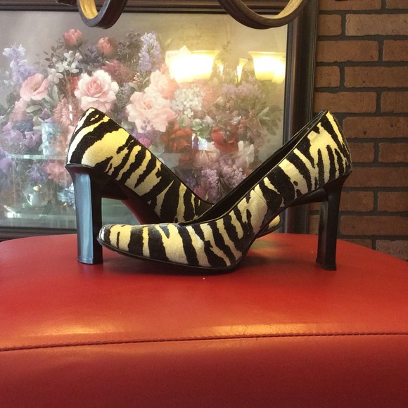 Zebra print swede pumps - Picture 2 of 4