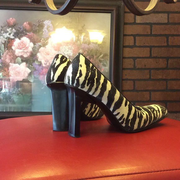 Zebra print swede pumps - Picture 4 of 4