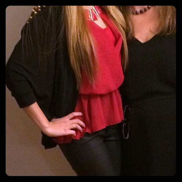 Cute red loose top! + black speck case