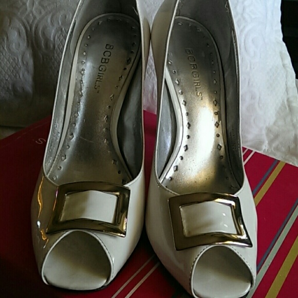 BCBG White Patent Heel - Picture 2 of 4