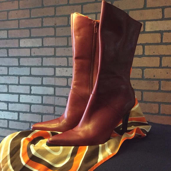 Boots - Picture 4 of 4